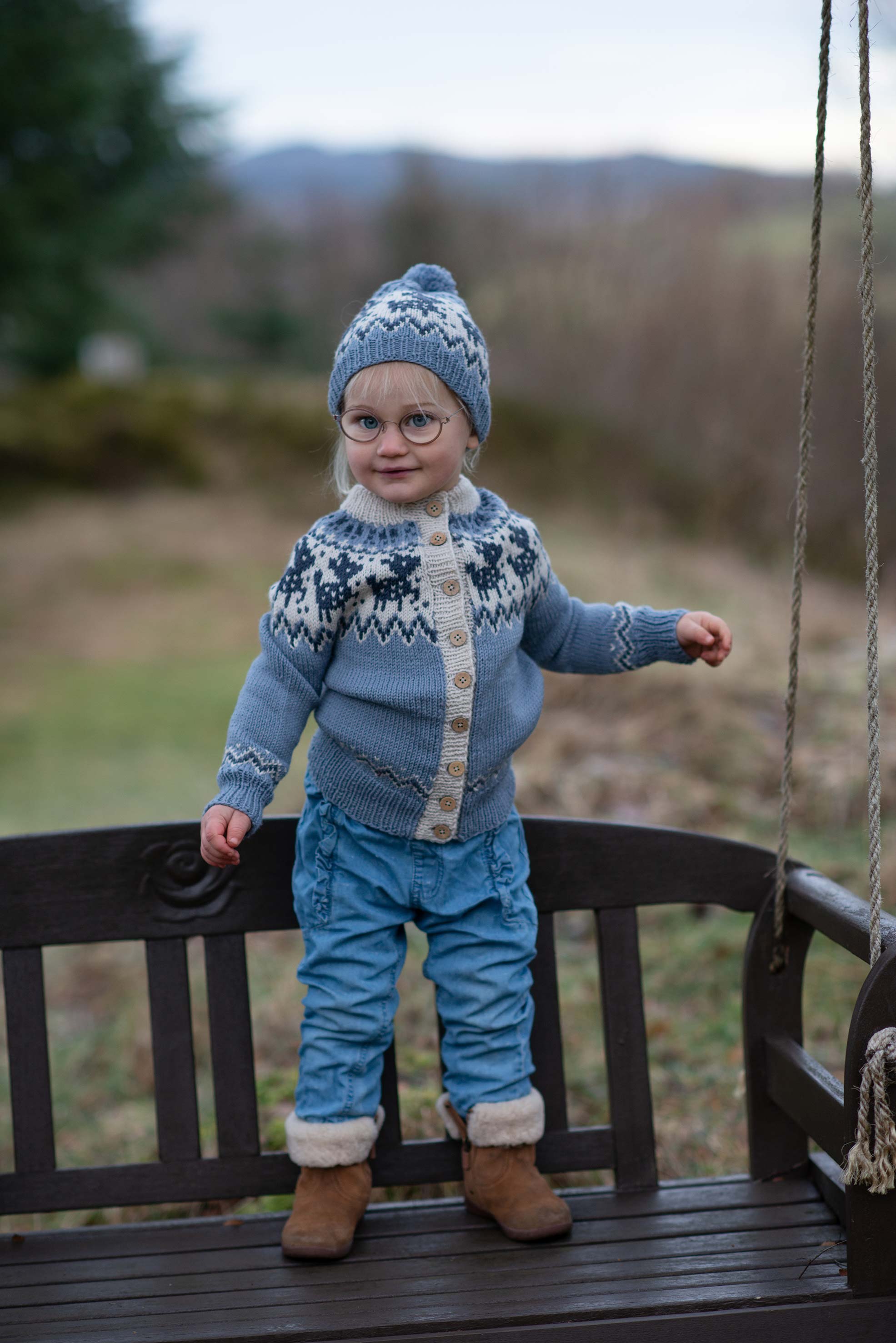 FAUNA cardigan og hue lys blå