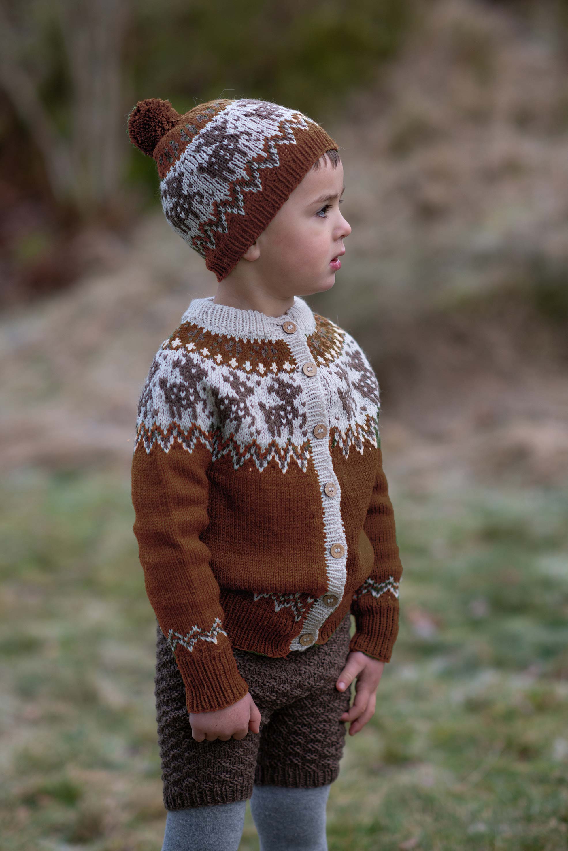 FAUNA cardigan og hue rustbrun