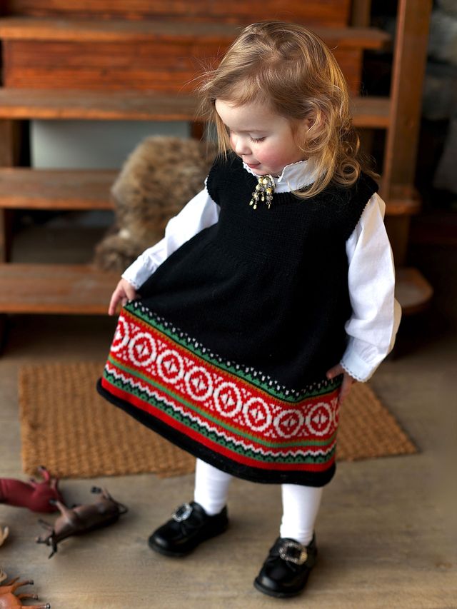 321S-02a GAARD ærmeløs festdragt