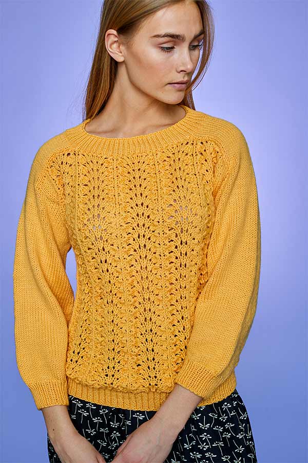 Gul sweater med hulmønster