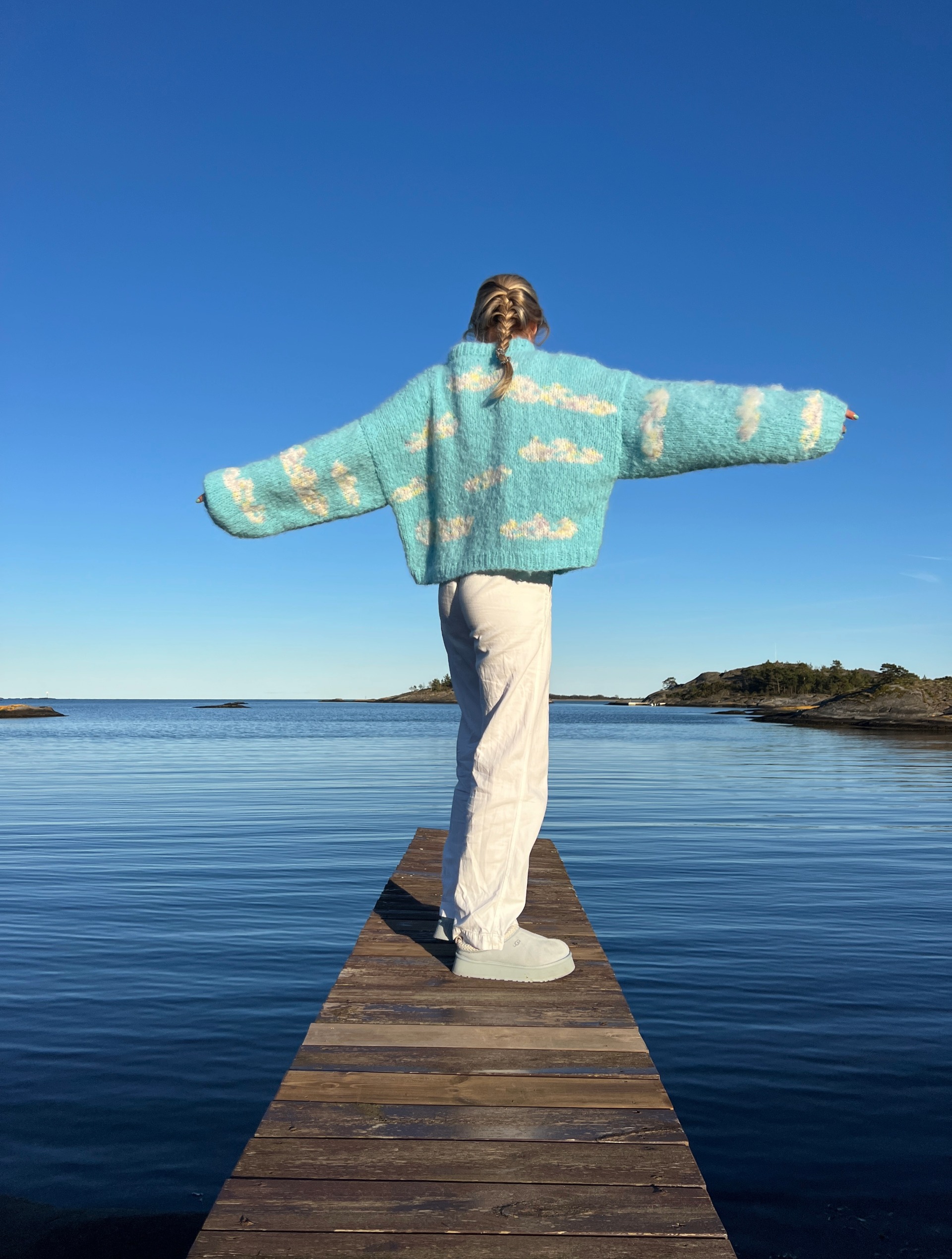 IR 01-04b Skyhigh sweater (Fnugg in Florence)