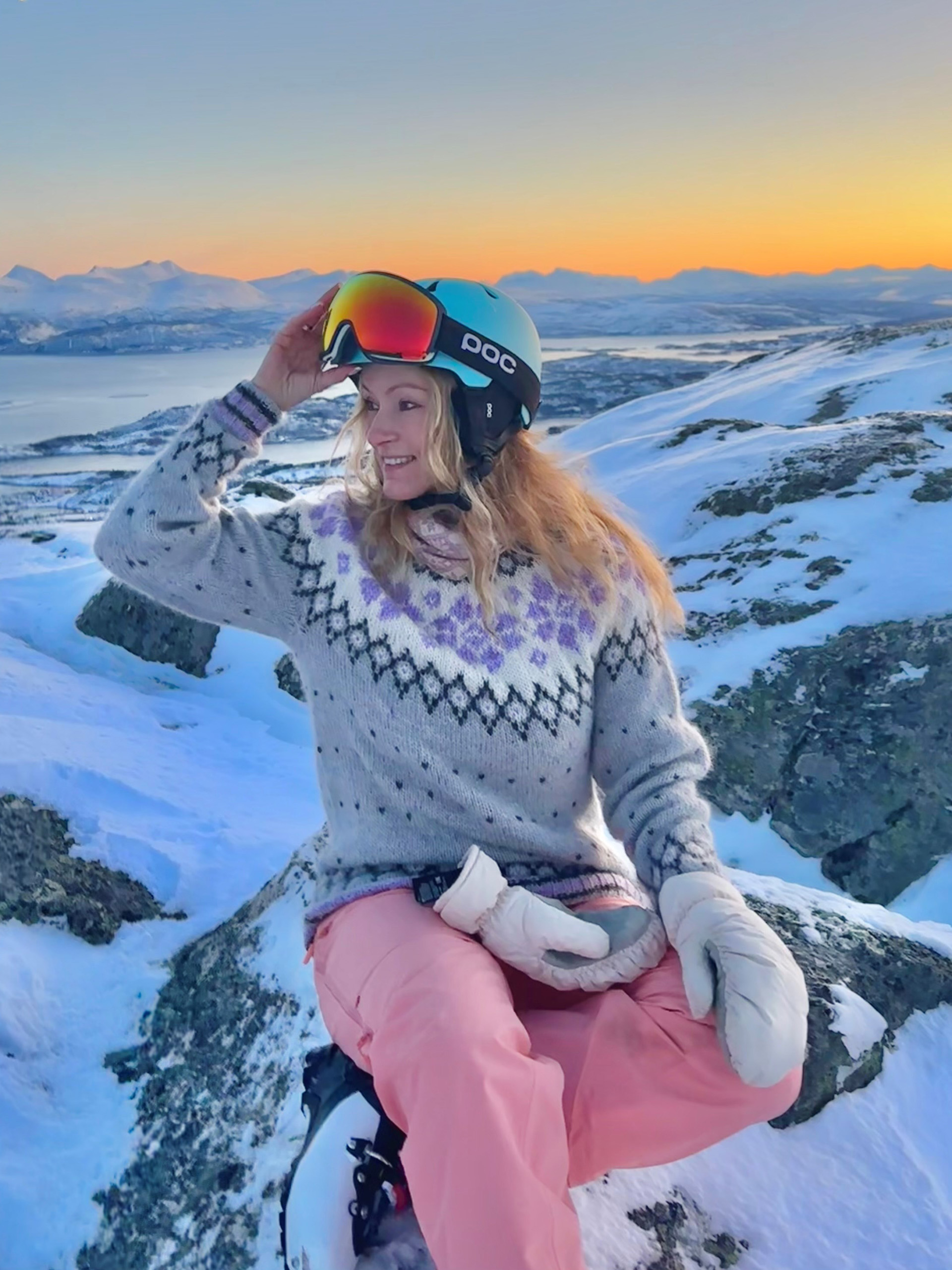 521E-05c Jonna sweater