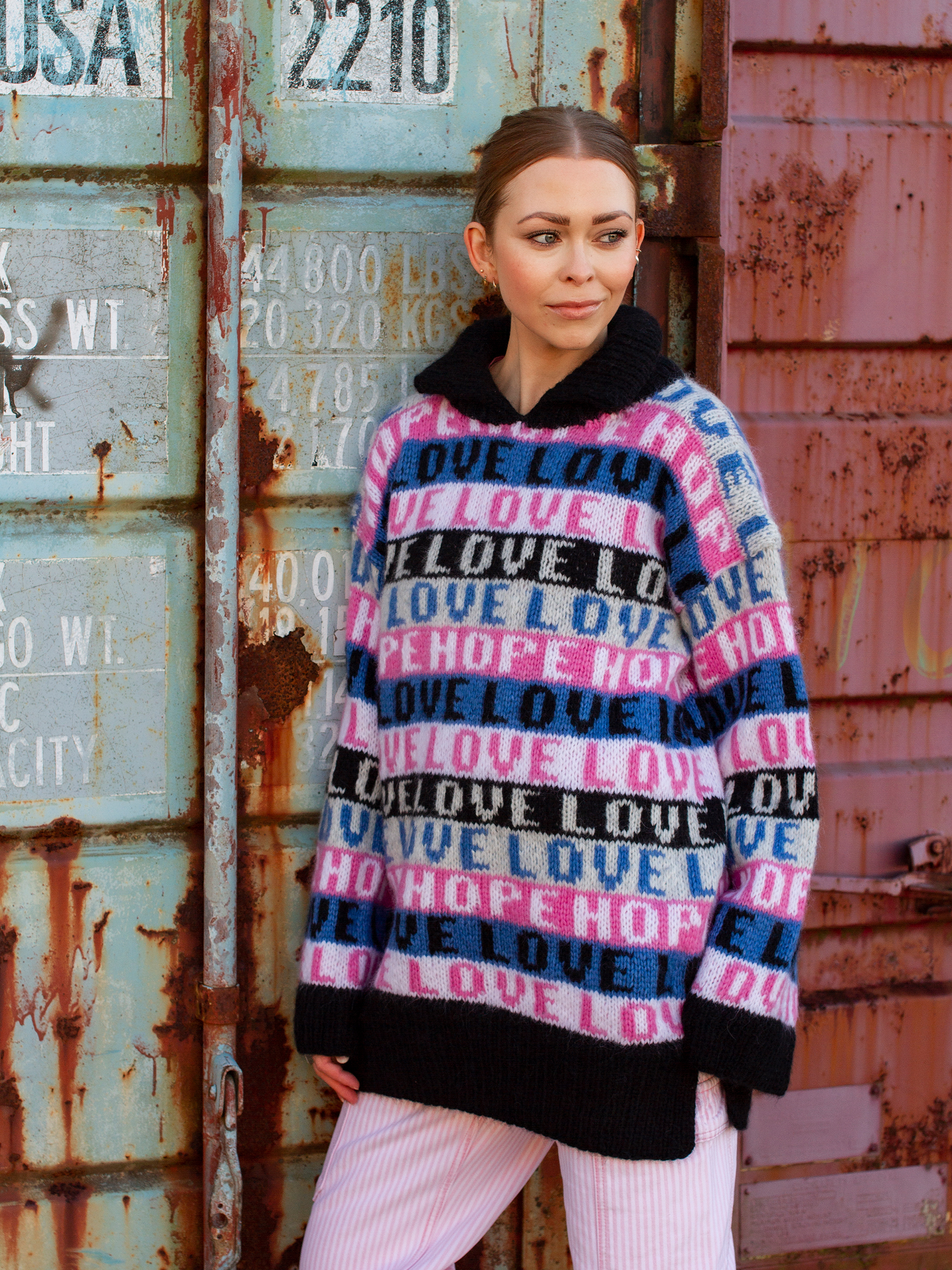 321K-05b LOVE-HOPE sweater