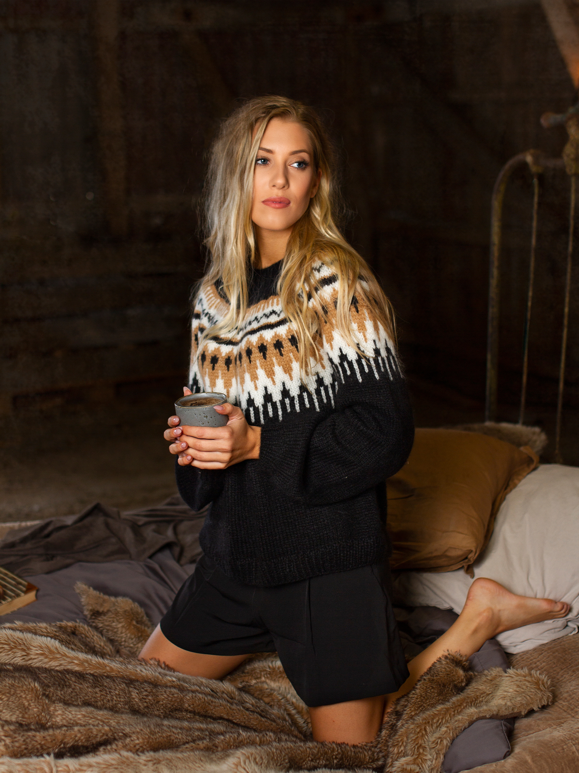 323S-13a LUNA sweater