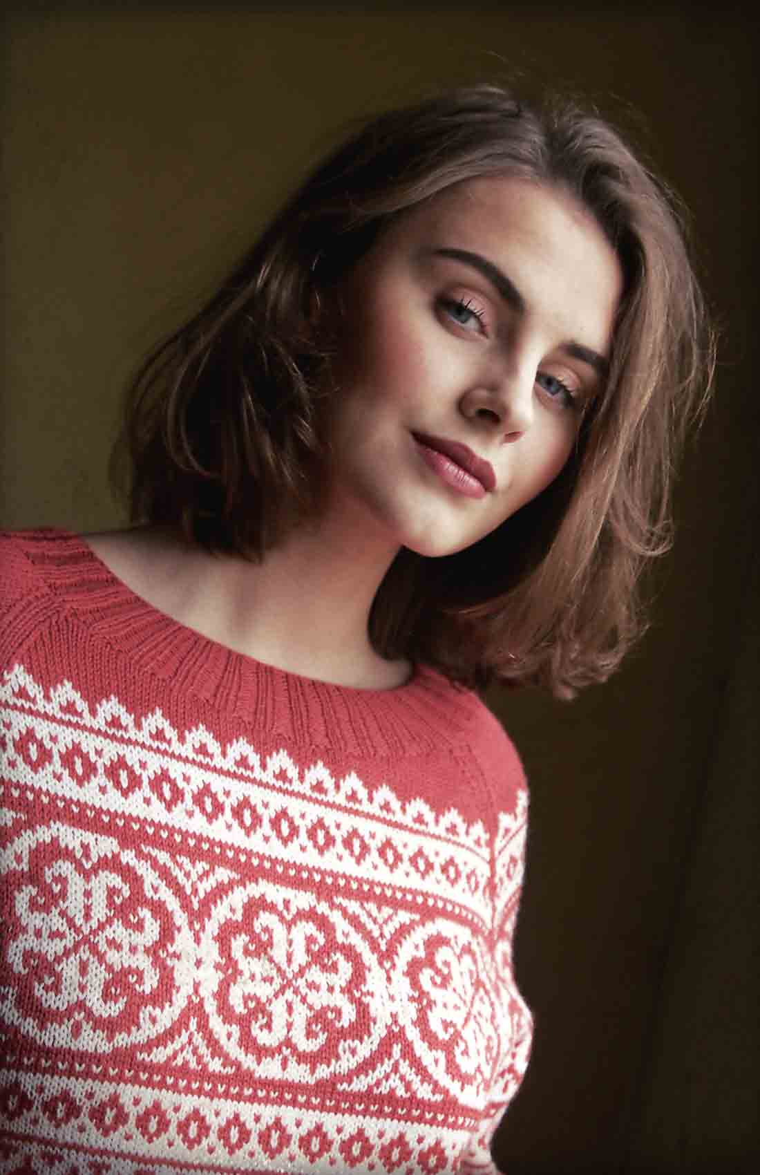 PAULINE støvet rød