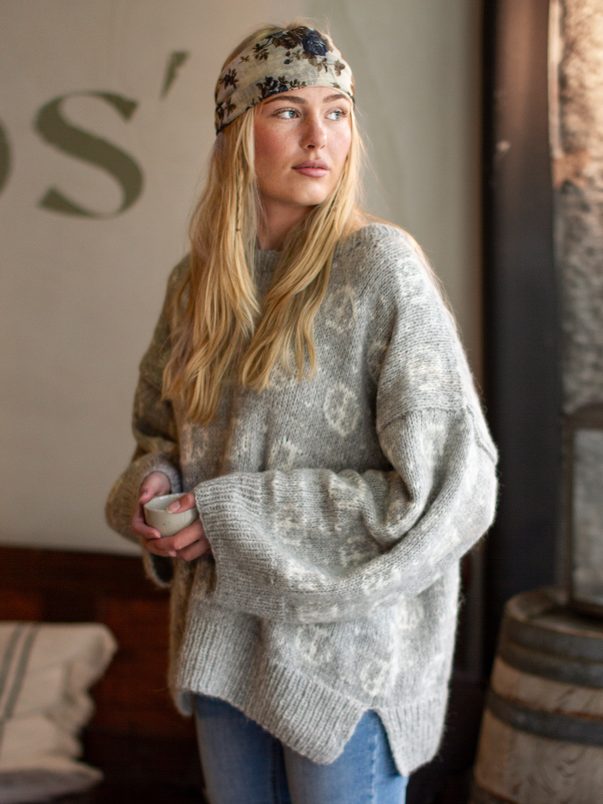 322K-05c PEACE sweater