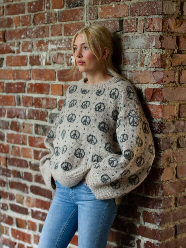 322K-05b PEACE sweater