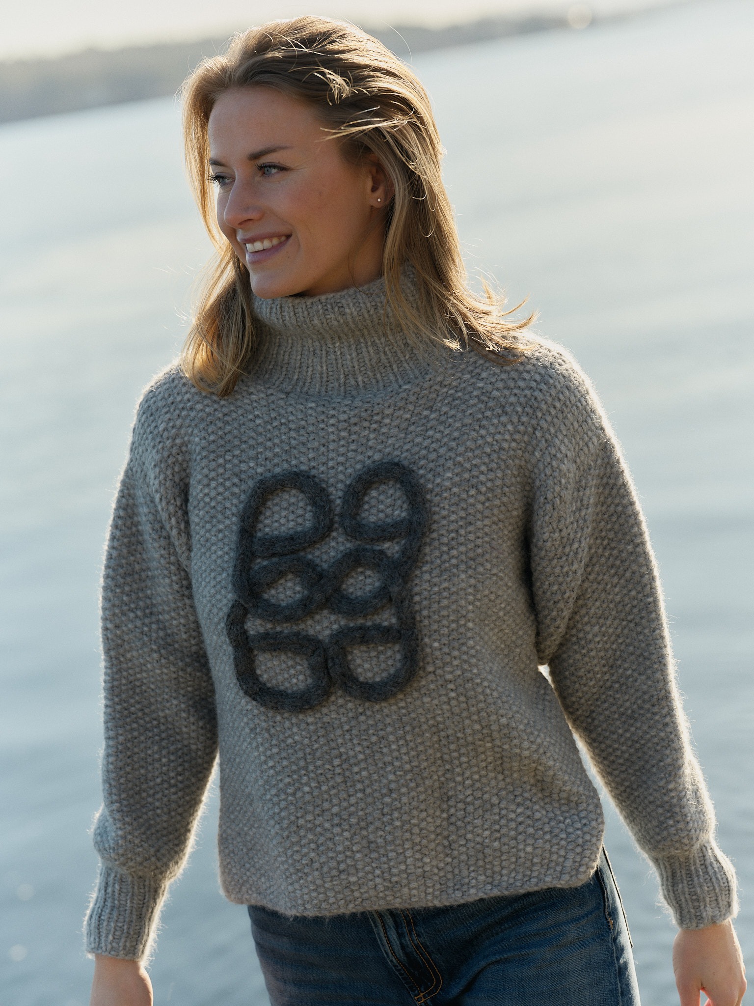 521EI-06b Rikke Turtleneck