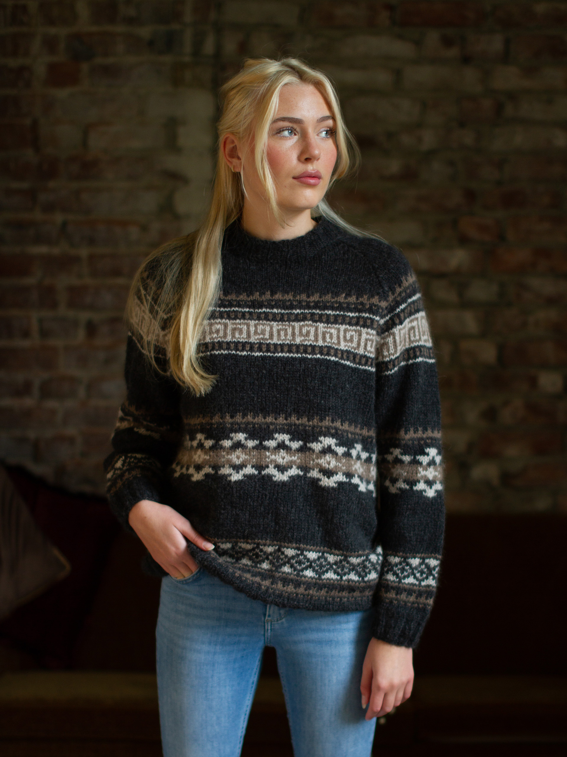 322K-09b RIVER sweater