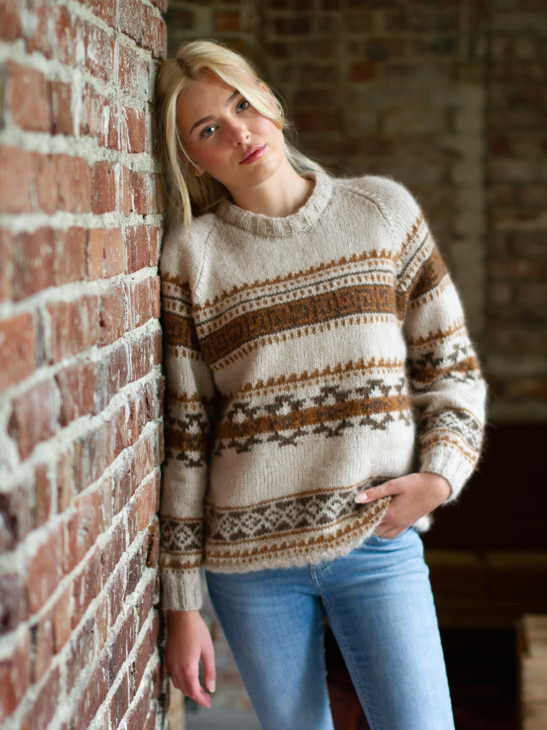 322K-09a RIVER sweater
