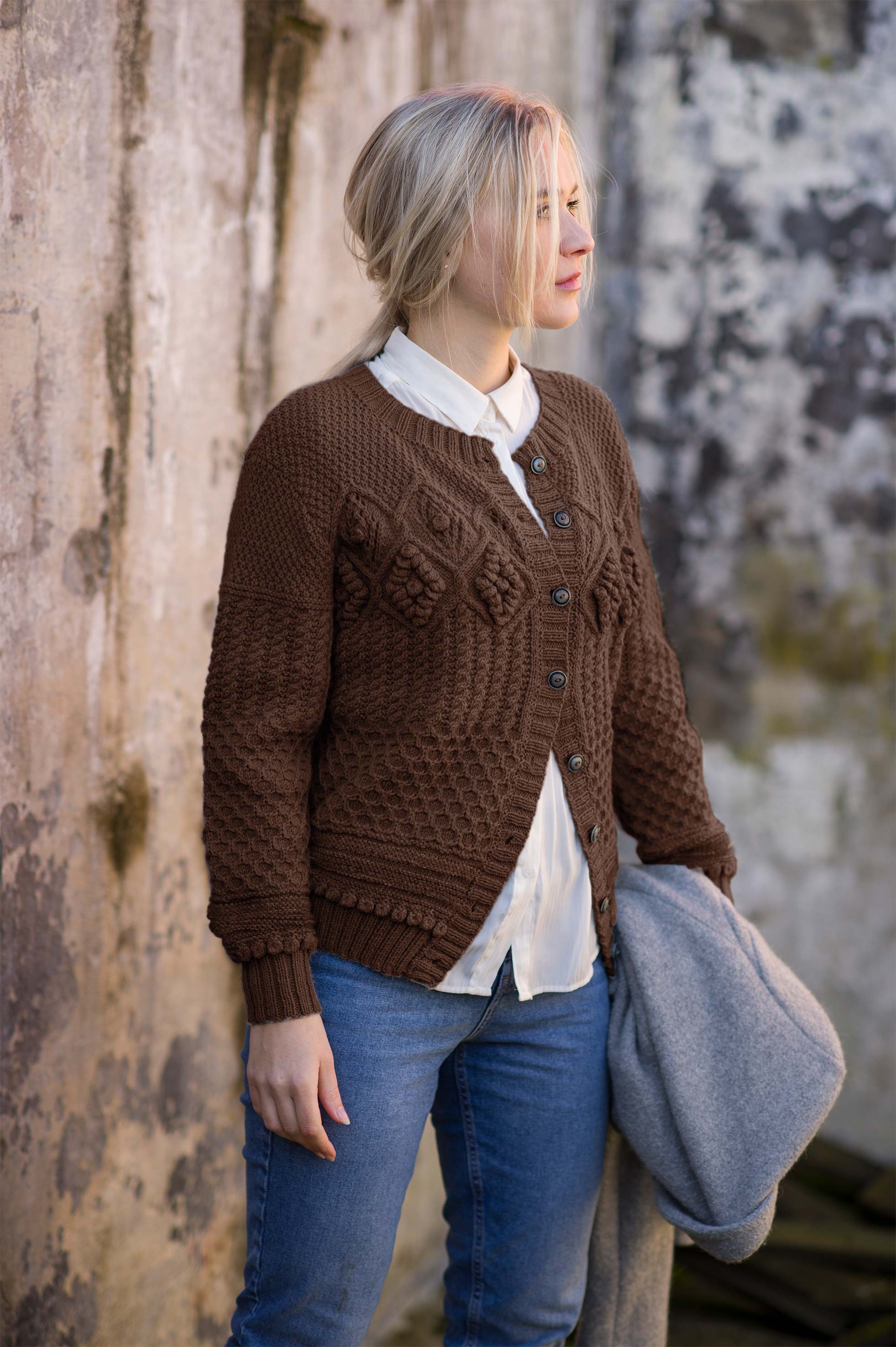 SUZANNE striktrøje mørk brun