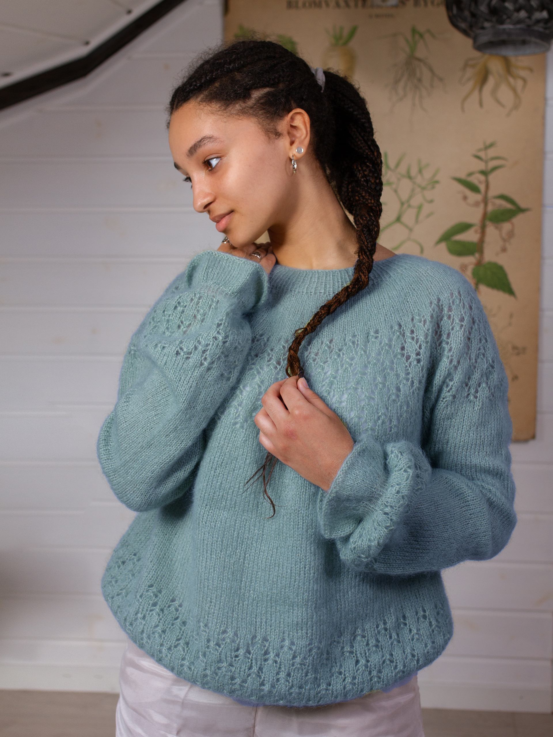 323K-11a VENUS sweater