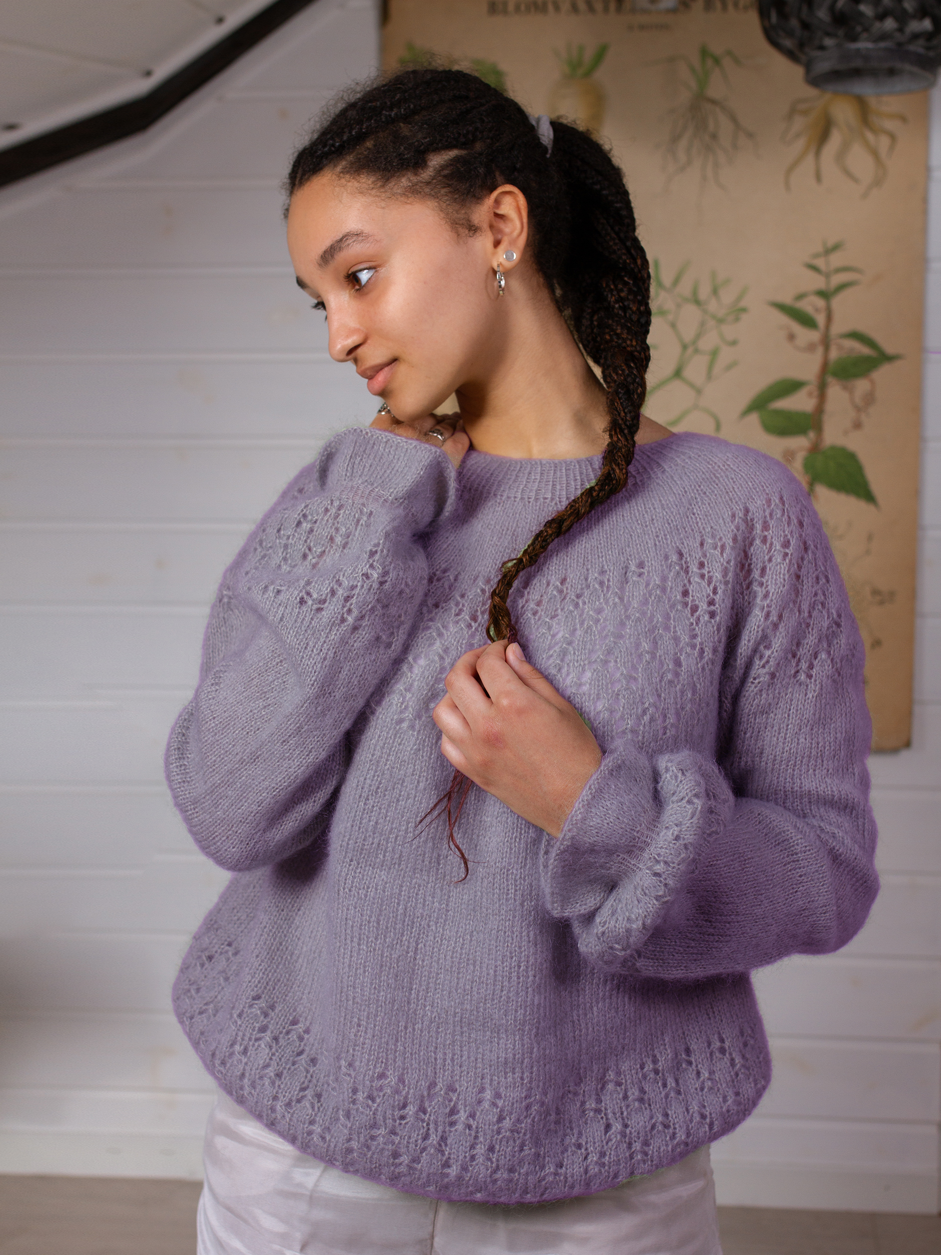323K-11b VENUS sweater