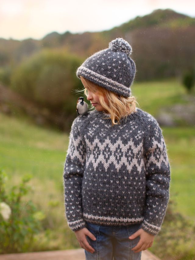 VIKSEMARKA bluse & lue grå