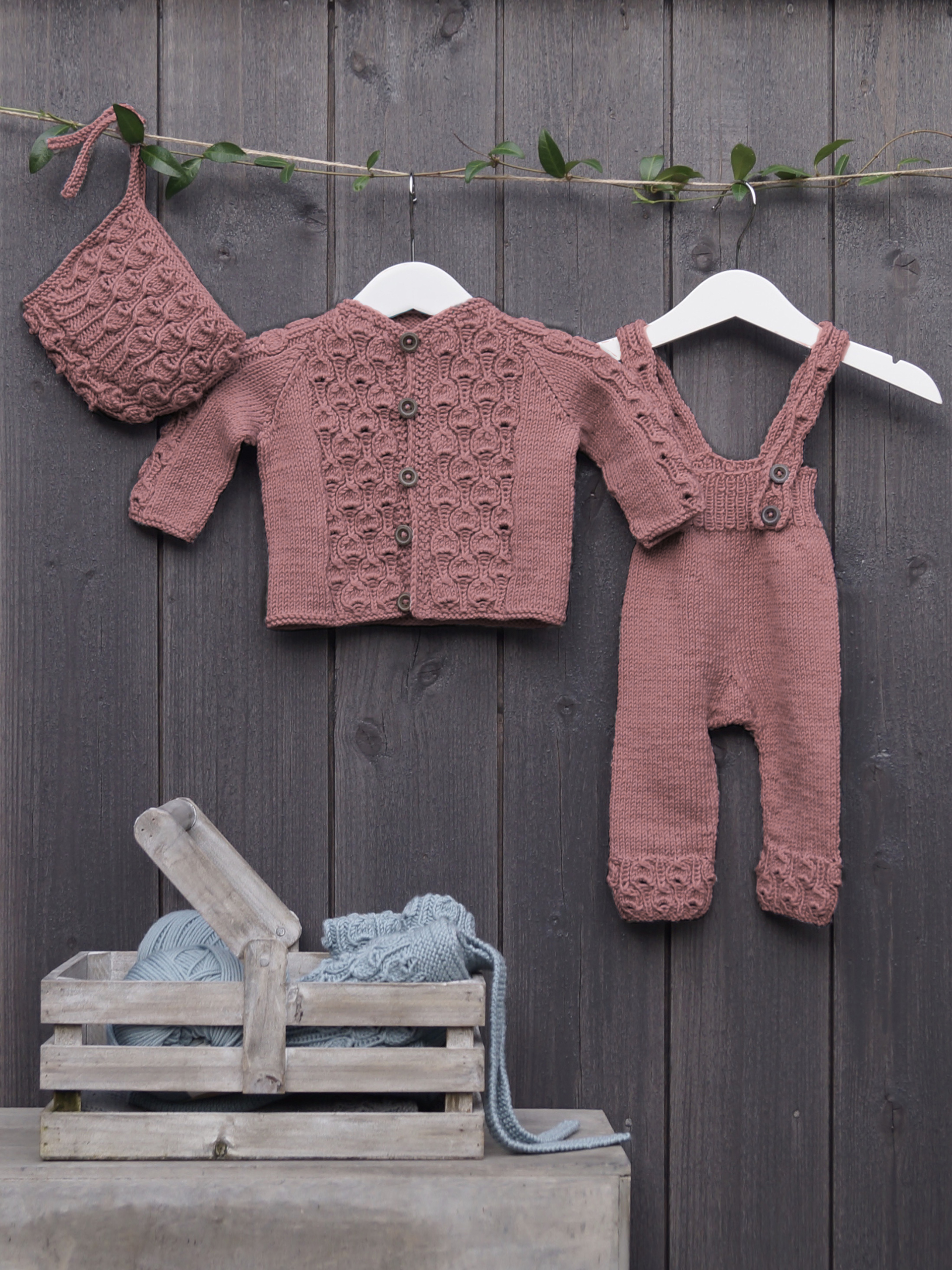 Vugge buksesæt brunrosa