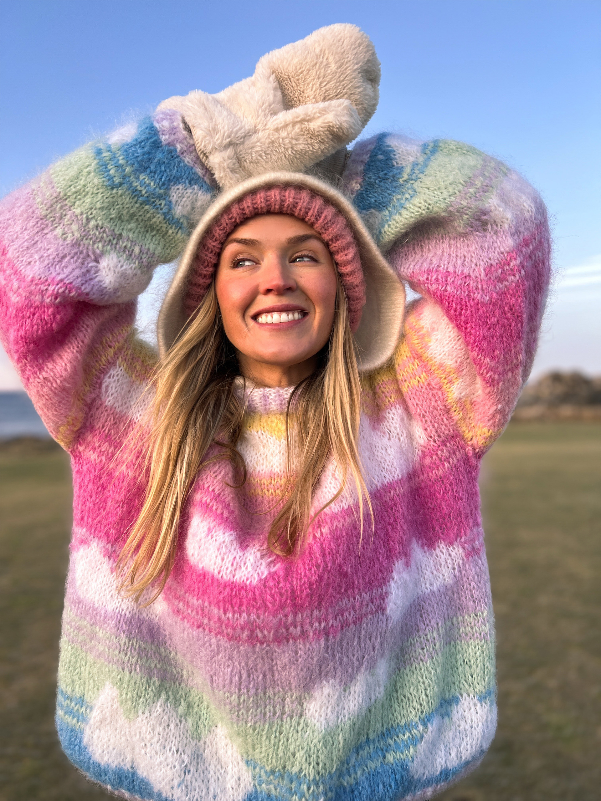 IR 01-01a Skyhigh genser (Påfugl in Paris)