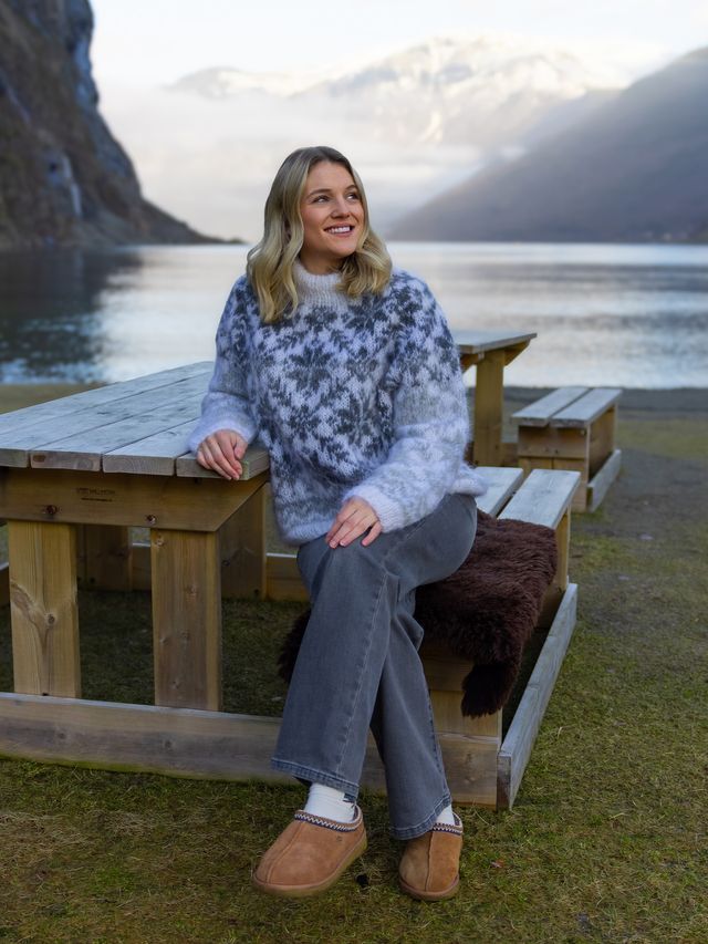 125-16b Carly genser (Påfugl in Paris og Caness)