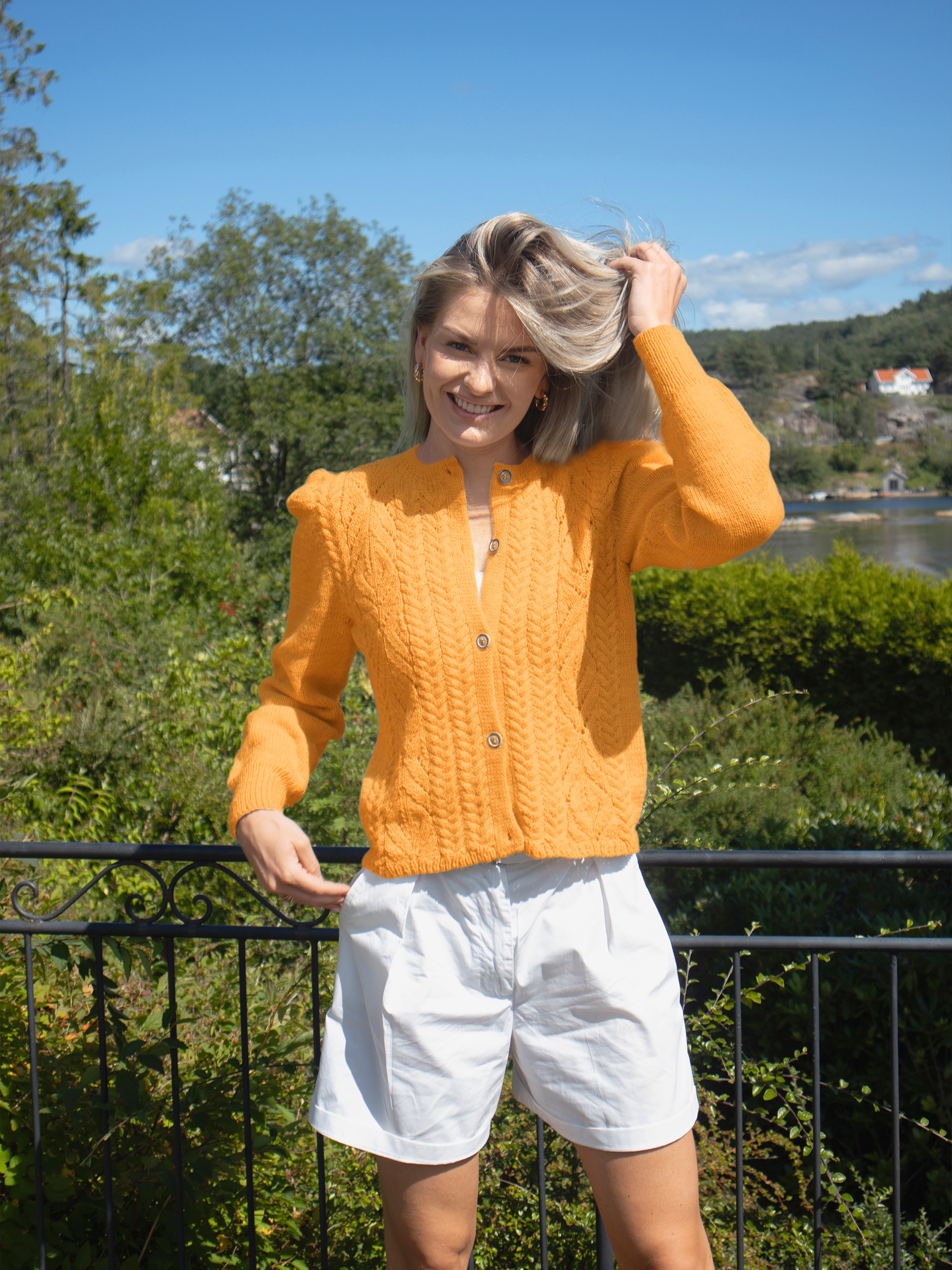 130-03g Tresser cardigan (Sterk)