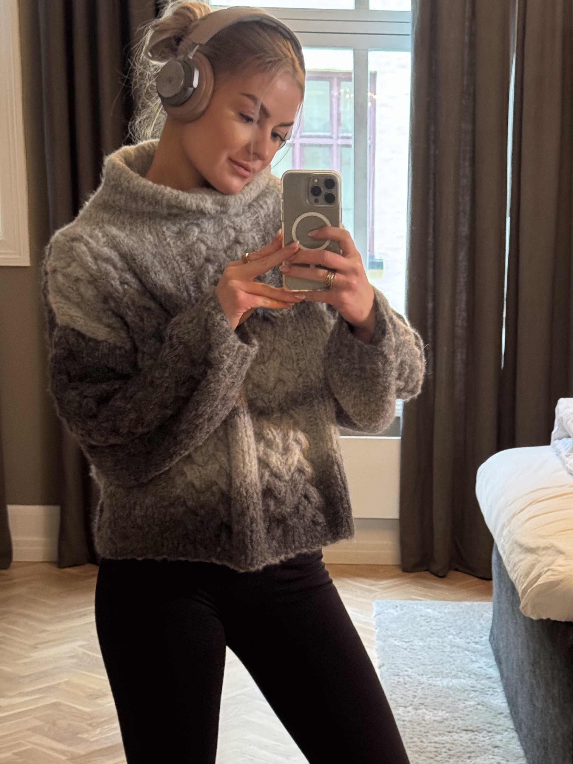 133-06a Marnie genser