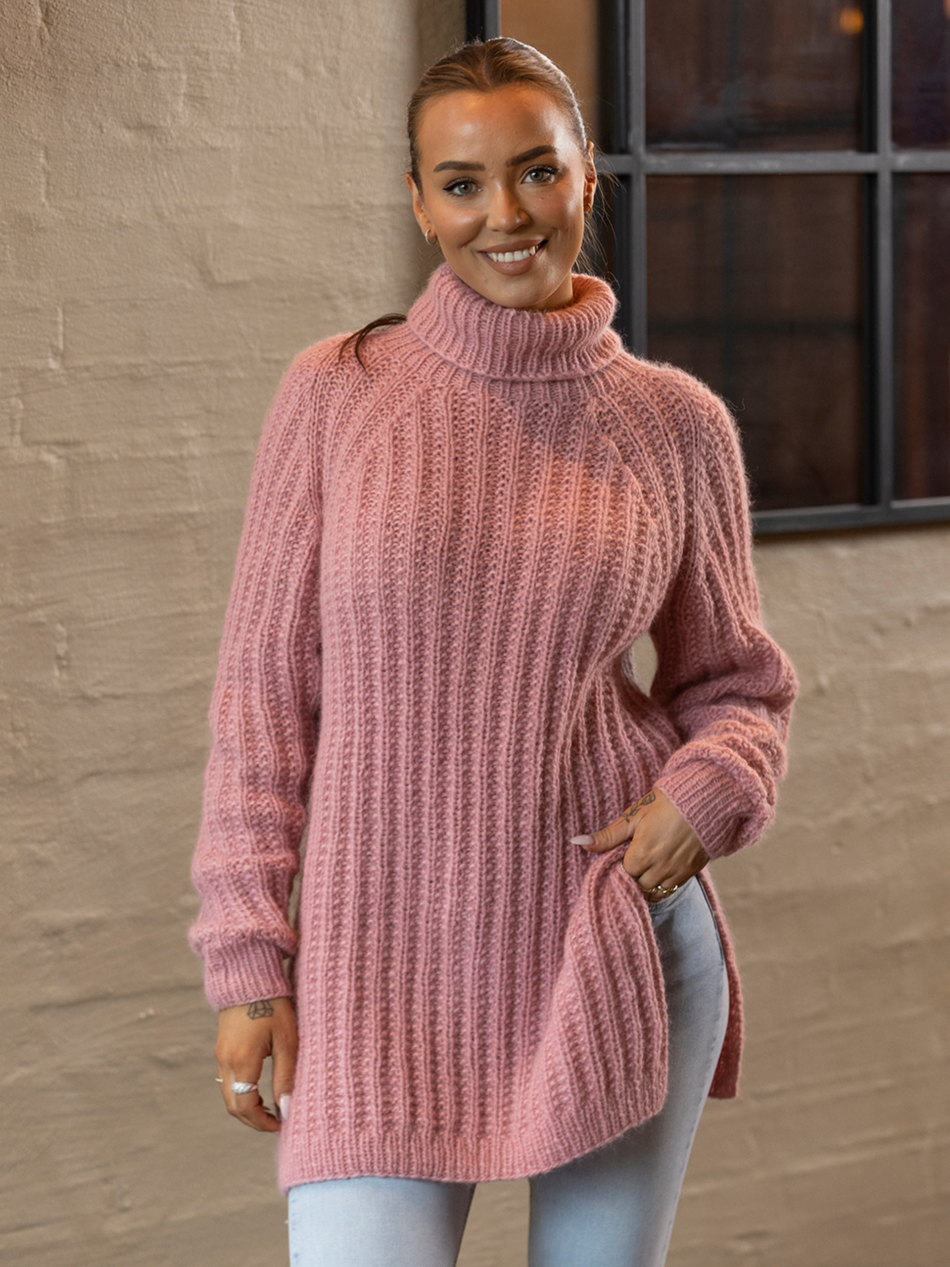 2415-14 Smule genser by Mie Cappelen