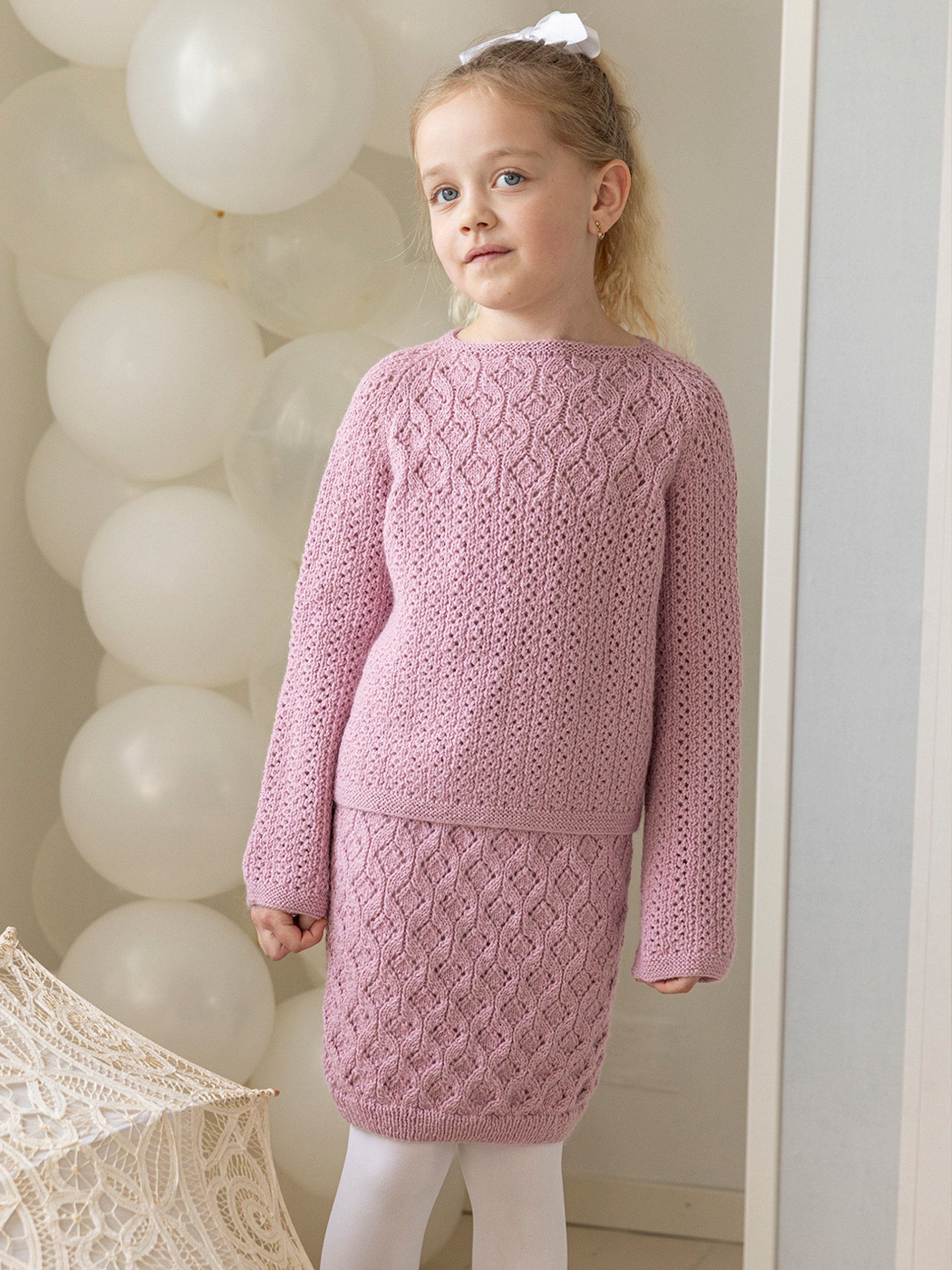 2607-15 Mareng genser og skjørt