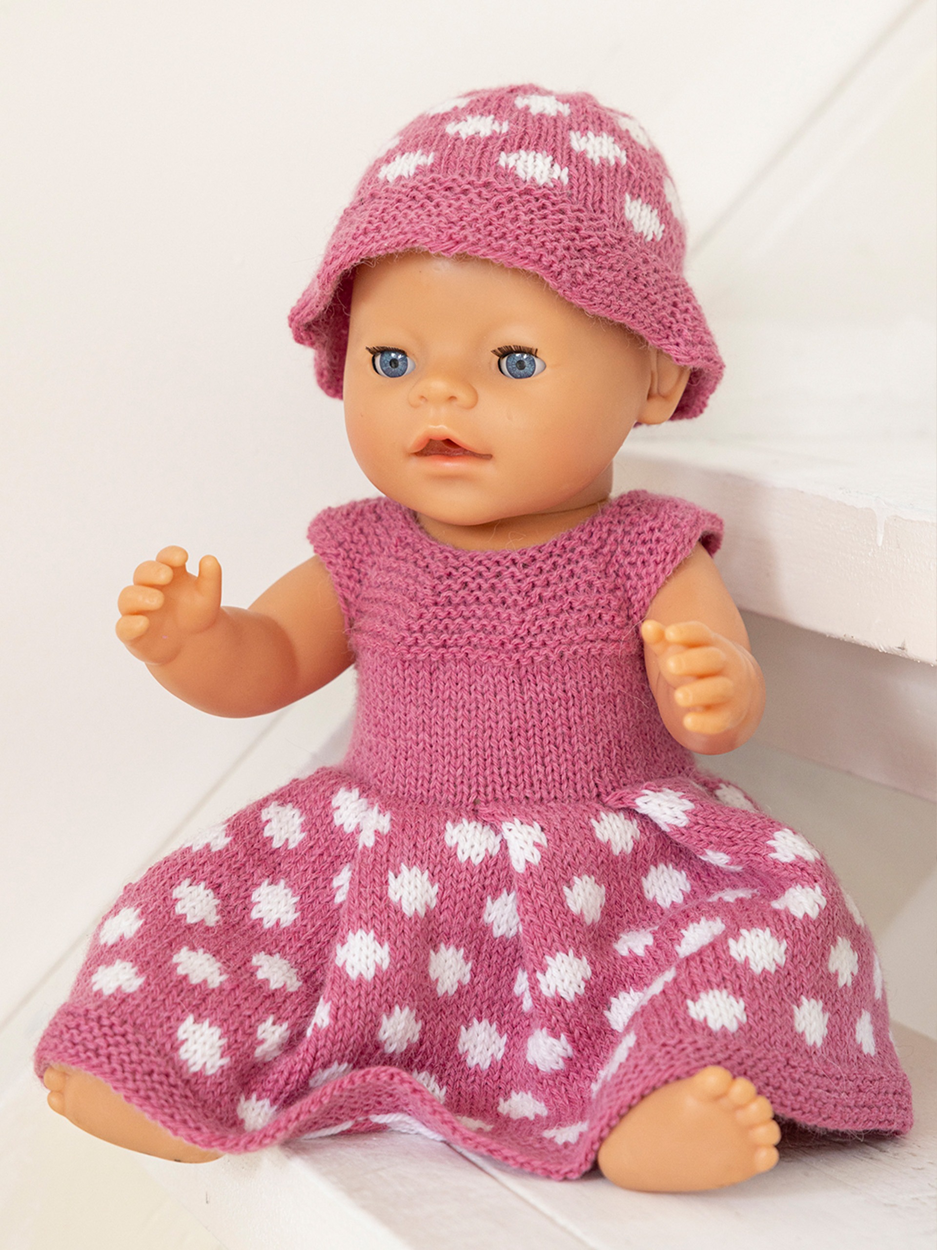 2607-5 Olivia dukkekjole, solhatt og truse