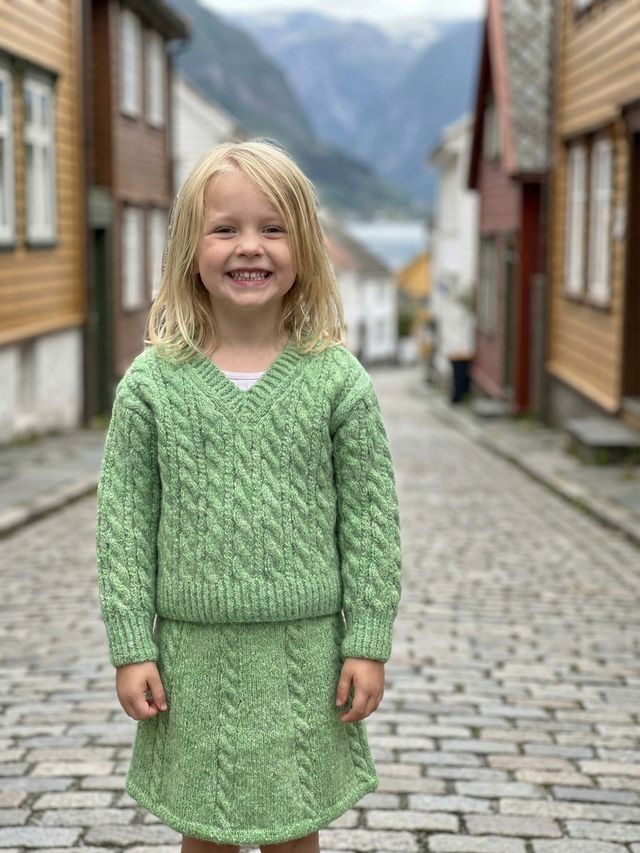 17-01 Lambeth genser & skjørt