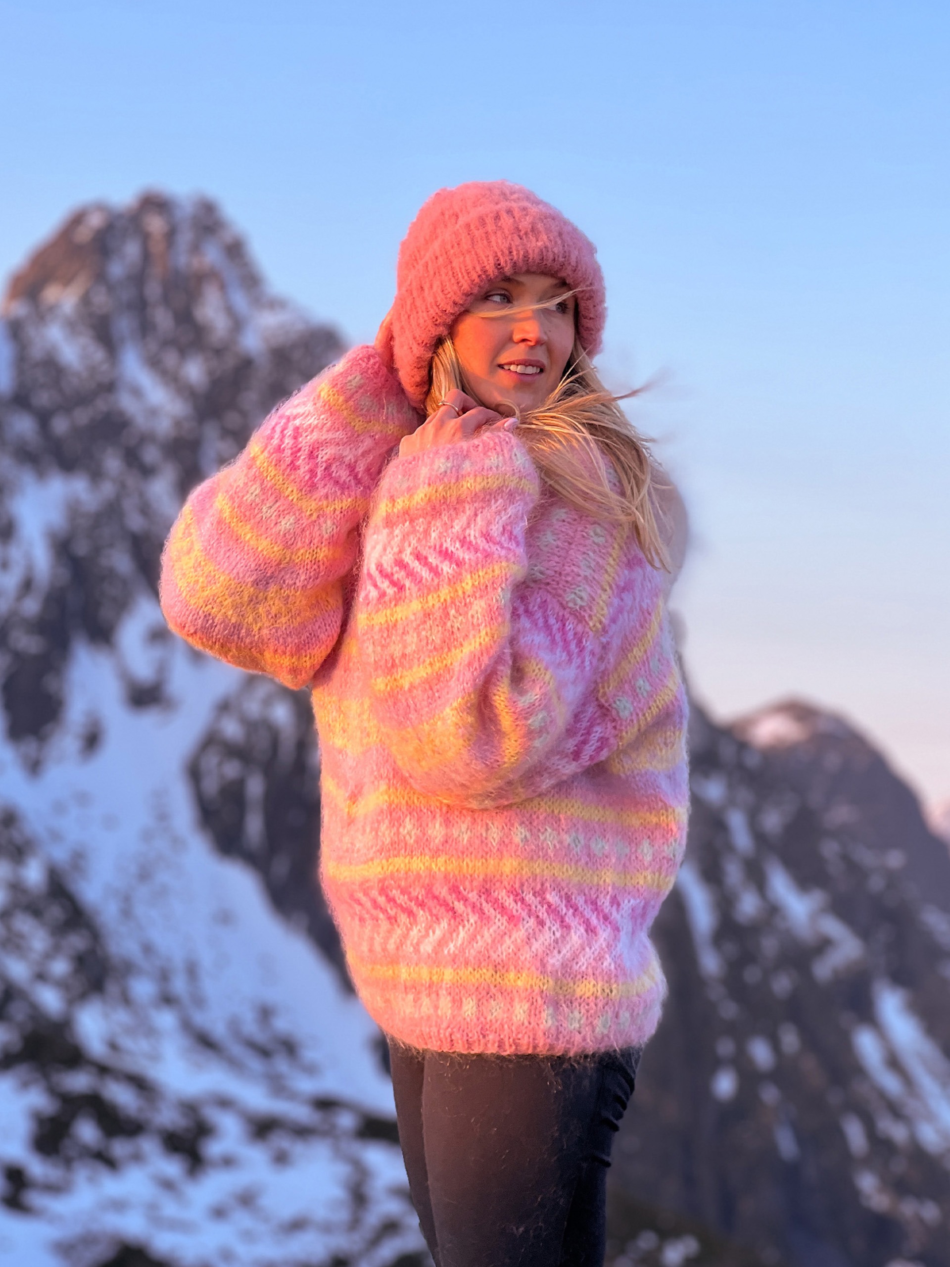 IR 02-01a Hanami sweater (Påfugl in Paris)