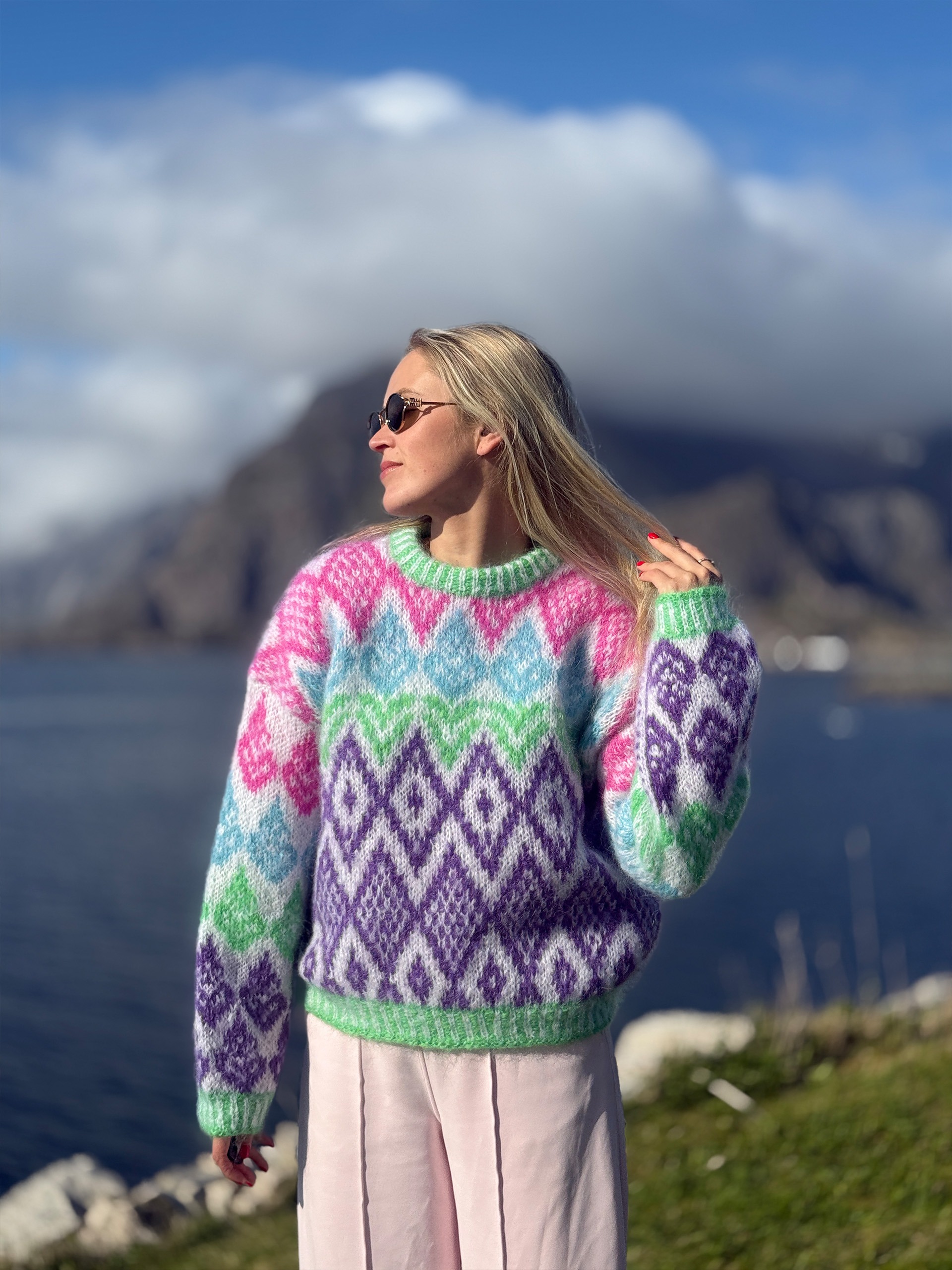 IR 04-11 Kiri sweater (Påfugl in Paris)