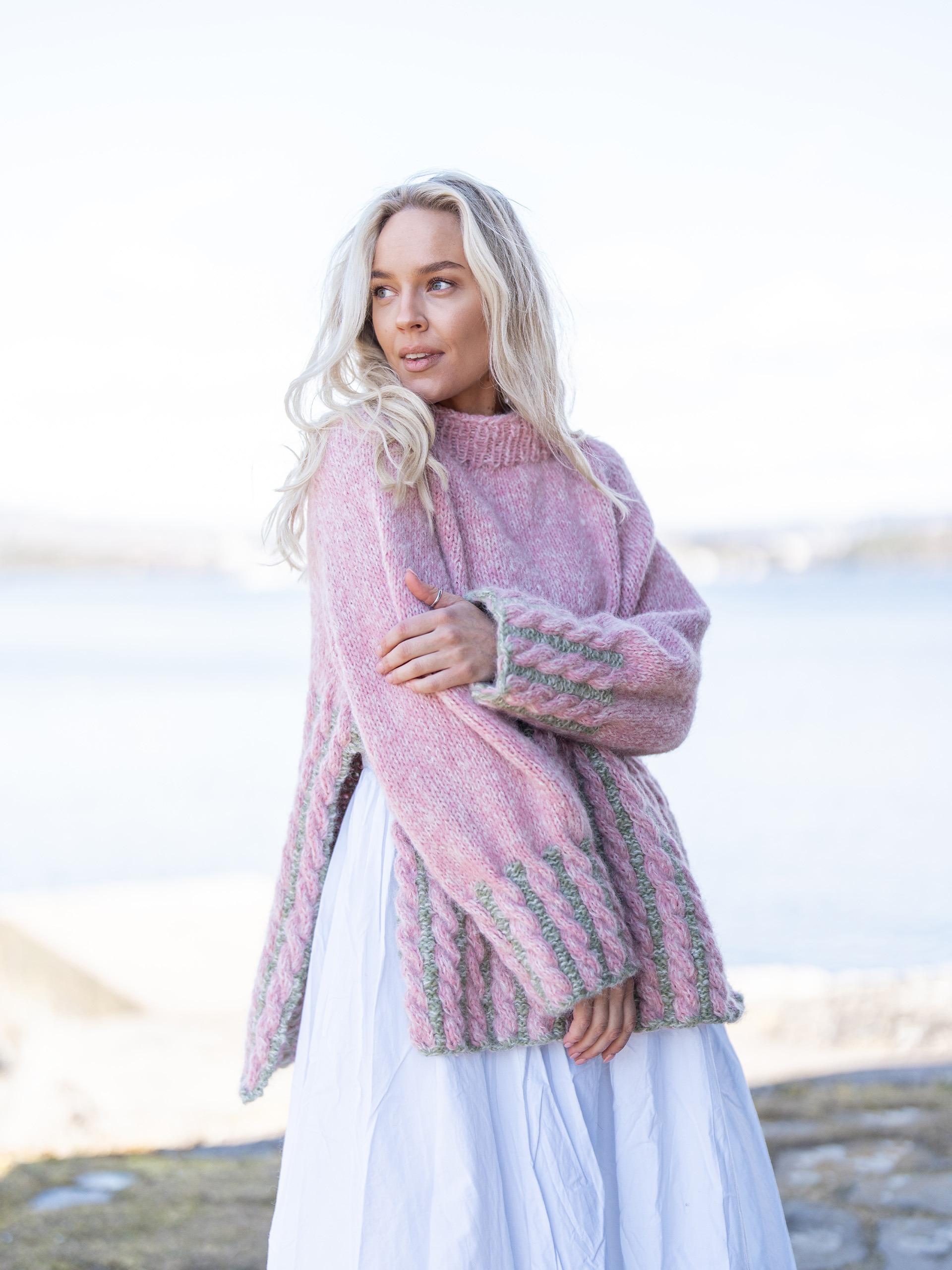 621V-06c Roselle sweater