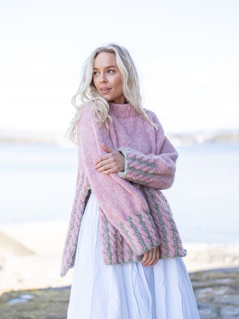 621V-06c Roselle sweater